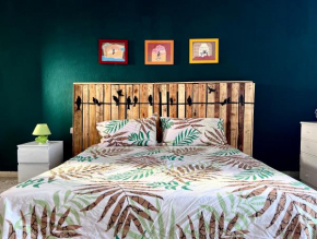 Appartamento stile anni '70 con vista mare/ 70s style apartment on the sea